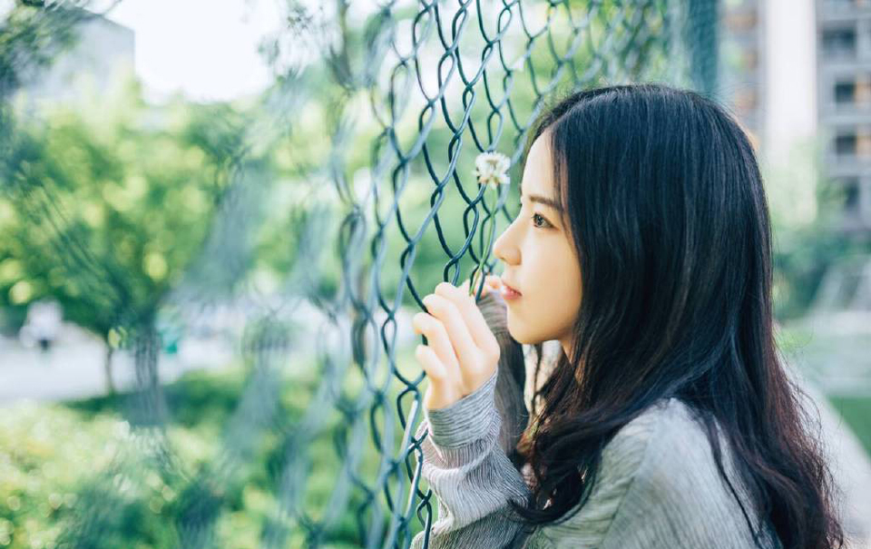 “刘璝是被算计的，这点没错，但他本人不知道，换做是你，若主公淫辱了你的妻子，你会怎样？”庞统没好气的翻了翻白眼道。